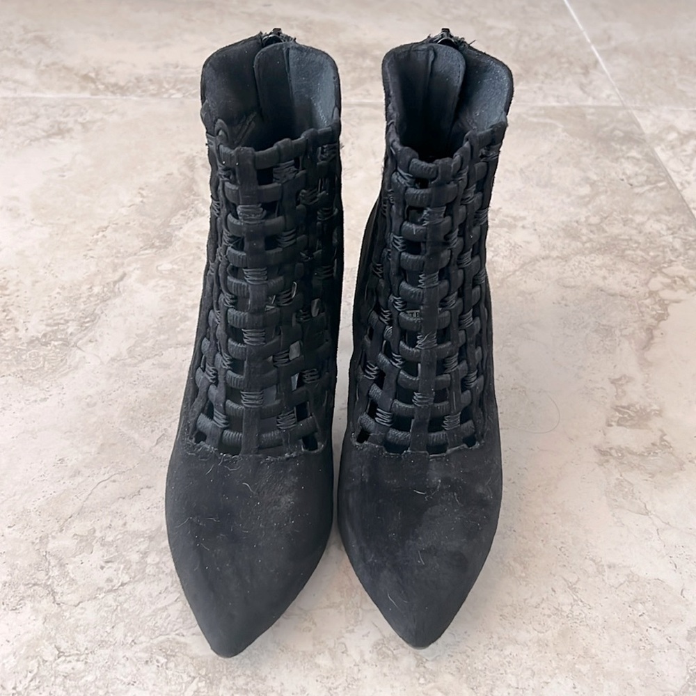 Free- Impo ankle boots